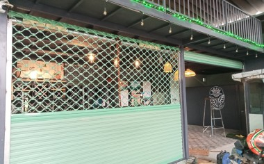 Cửa cuốn dạng lưới 